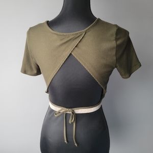 ✨️3 for $15✨️ Eclipse open back short sleeve crop top -Size Small